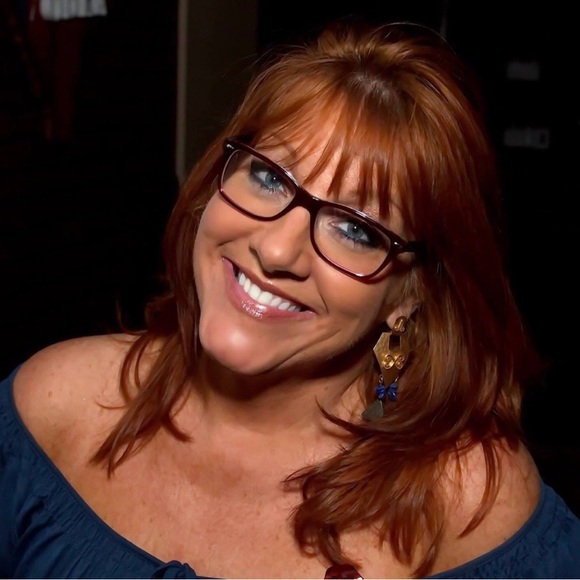 Meet the Posher - Picture 1 of 7